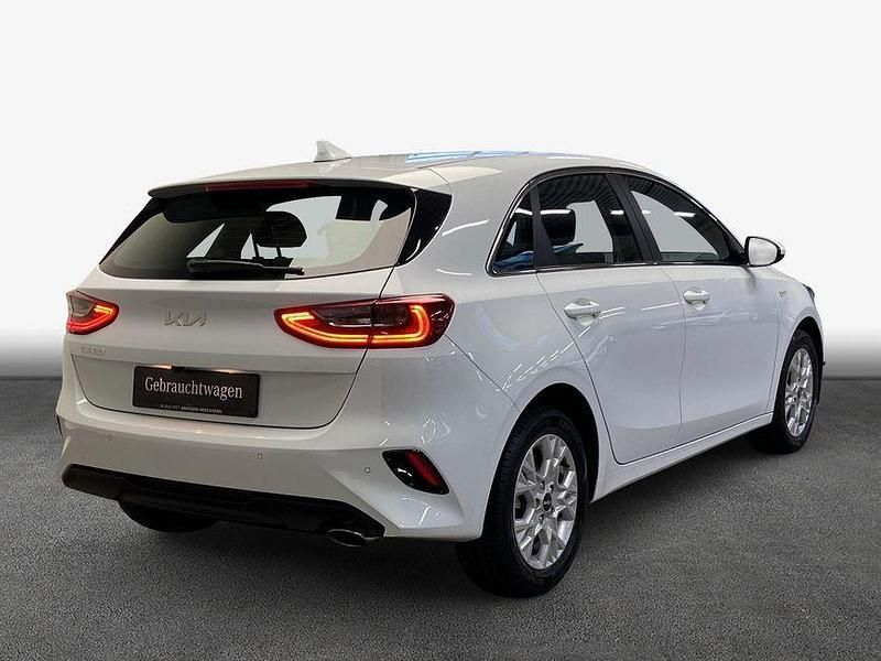 Gebraucht Kia Ceed Vision 101 PS (74 kW) 2024 Carraraweiß Kleinwagen