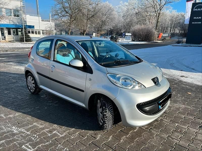 Gebraucht Peugeot 107 68 PS (50 kW) 2008 Silber Kleinwagen