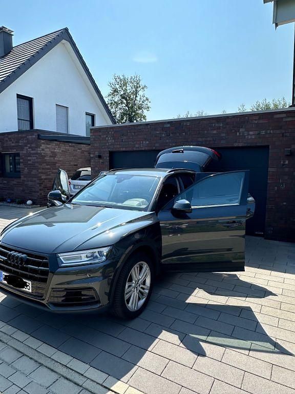 Grau Gebraucht 2017 Audi Q5 Ambiente SUV | 21.000 € (Fairer Preis) - Bild 1/4