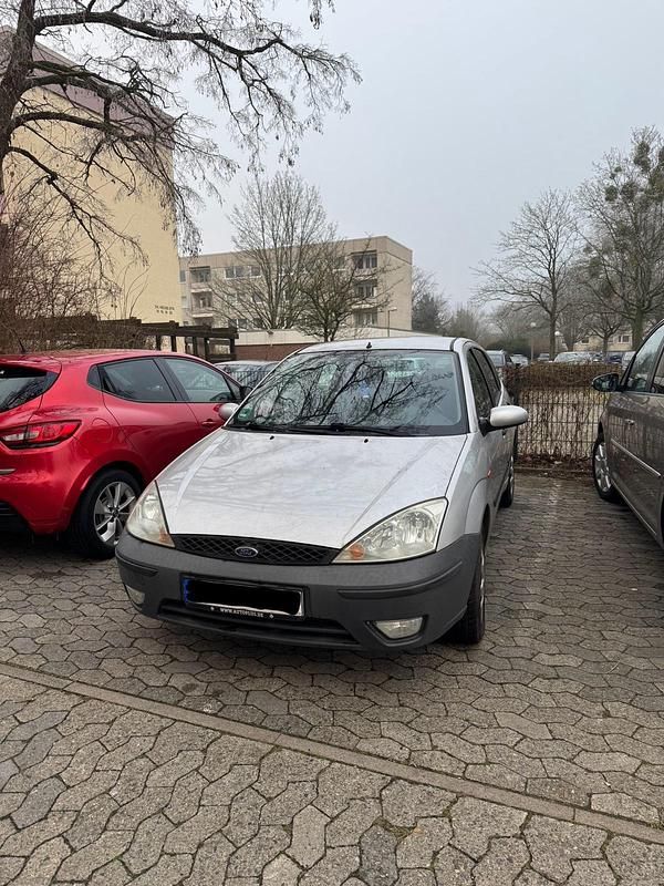 Silber Gebraucht 2003 Ford Focus Kleinwagen | 500 € (Guter Preis) - Bild 1/4