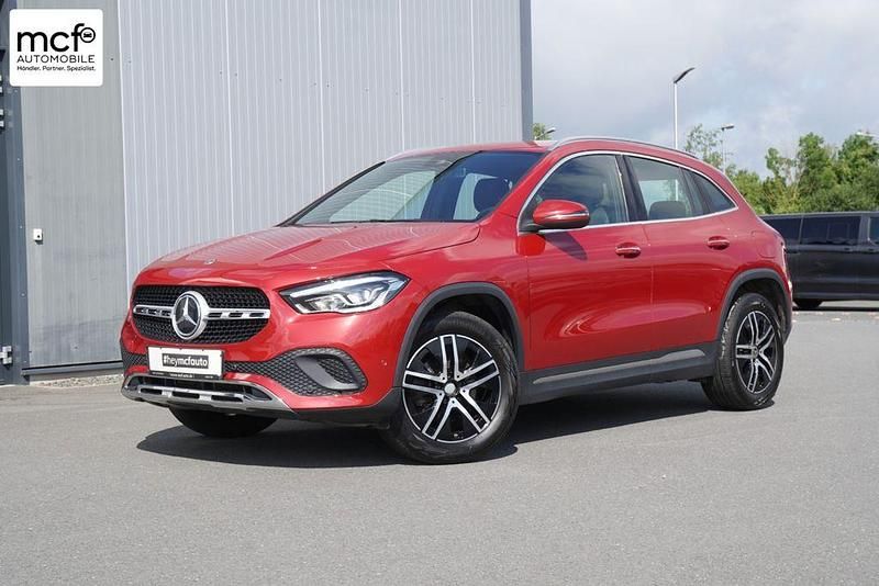 Rot Gebraucht 2020 Mercedes GLA200 SUV | 29.750 € (Guter Preis) - Bild 1/4