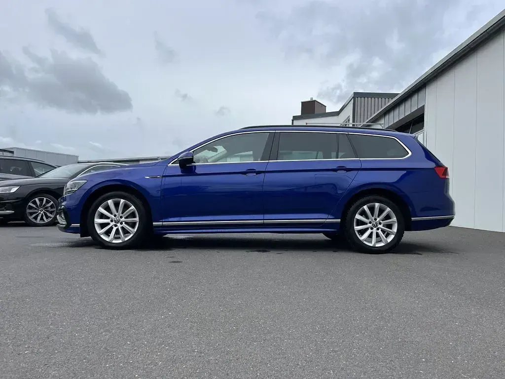 Gebraucht VW Passat R-line 150 PS (110 kW) 2021 Blau Kombi