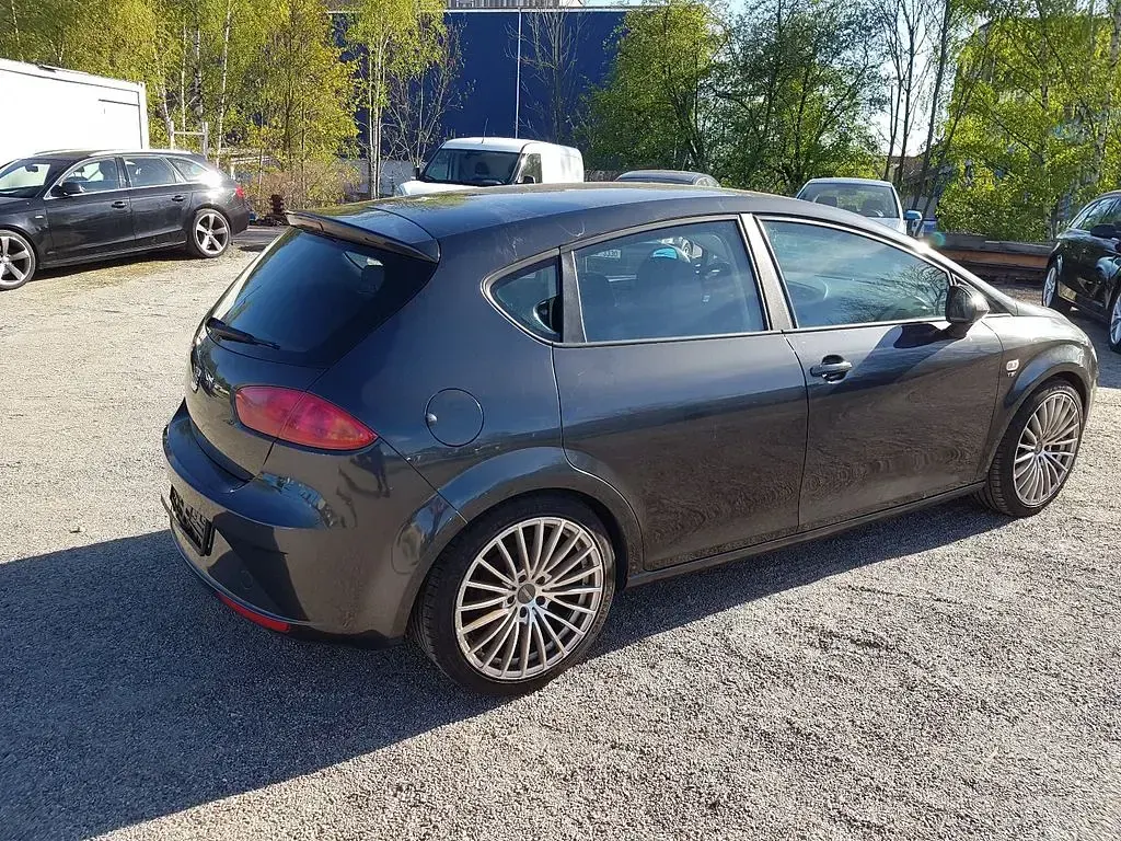 Used Seat Leon Reference 125 HP (91 kW) 2011 Hatchback