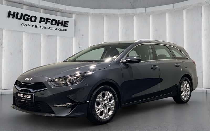 Grau Gebraucht 2024 Kia Ceed Sportswagon Vision Kombi | 22.490 € (Fairer Preis) - Bild 1/4