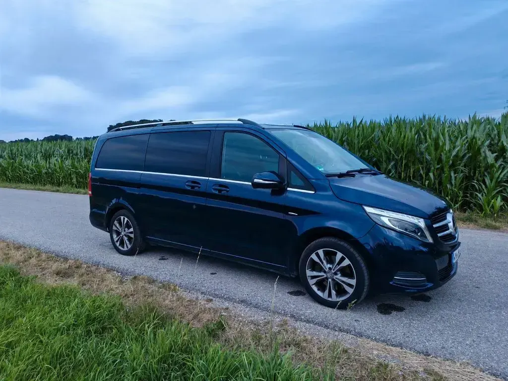 Gebraucht Mercedes V250 Avantgarde 190 PS (139 kW) 2015 Blau Van / Kleinbus