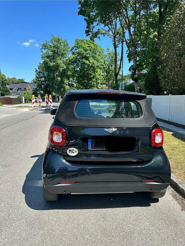 Schwarz Gebraucht 2019 Smart ForTwo Cabrio Cabrio | 13.500 € - Bild 1/4