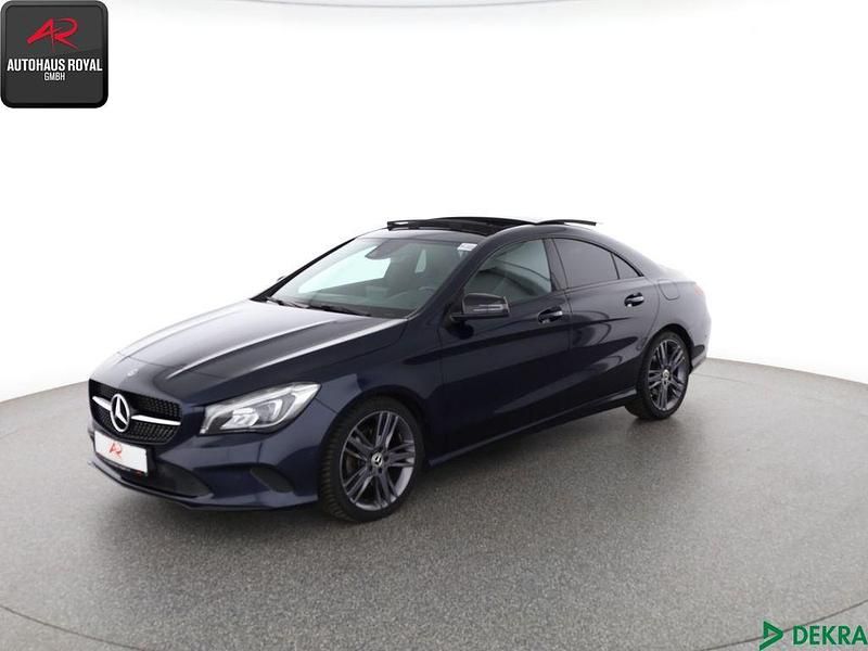 Blau (metallic) Gebraucht 2019 Mercedes CLA220 Limousine | 23.880 € - Bild 1/4