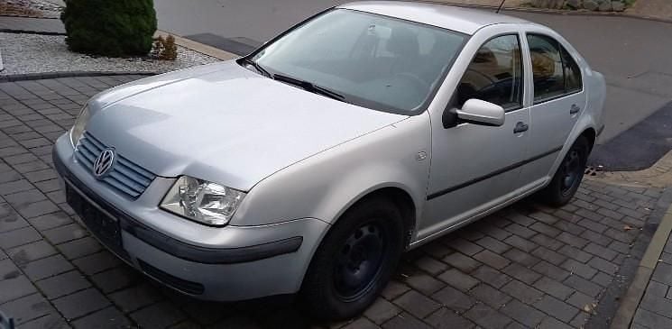 Silber Gebraucht 2000 VW Bora Limousine | 500 € (Superpreis) - Bild 1/4