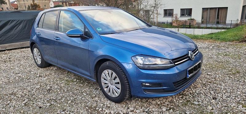 Blau Gebraucht 2013 VW Golf VII Comfortline Limousine | 5.999 € (Fairer Preis) - Bild 1/4