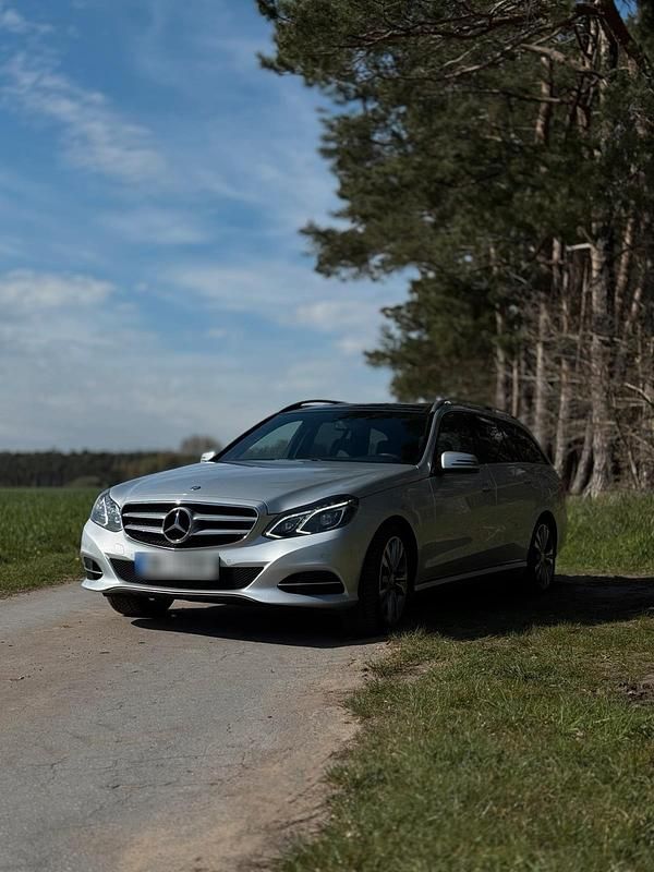 Gebraucht Mercedes E250 204 PS (150 kW) 2015 Silber Kombi