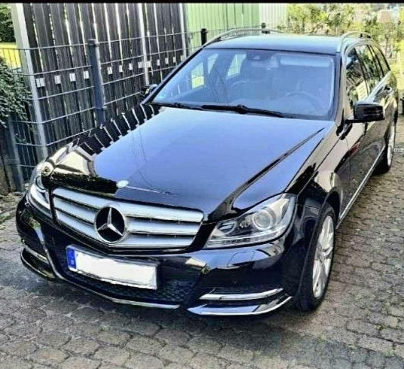 Schwarz Gebraucht 2012 Mercedes C200 Avantgarde Kombi | 10.500 € (Etwas zu teuer) - Bild 1/4