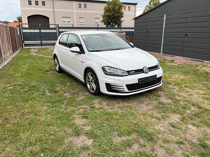 Weiß Gebraucht 2015 VW Golf VII GTD Kleinwagen | 10.399 € (Guter Preis) - Bild 1/4