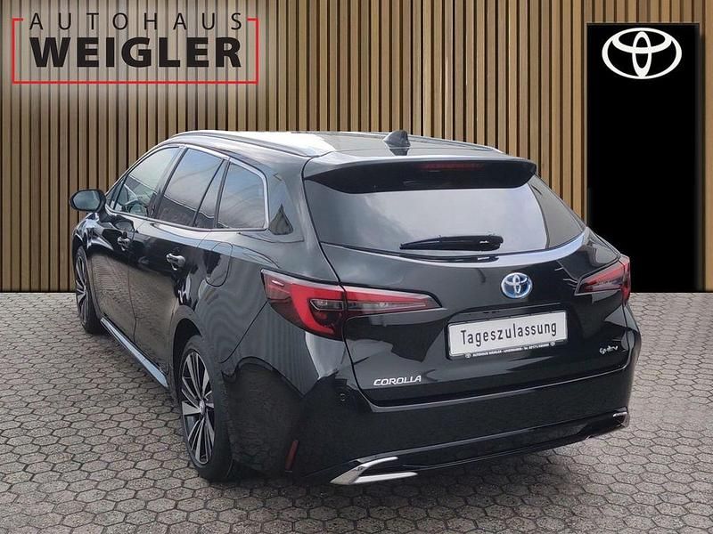 Neu Toyota Corolla 98 PS (72 kW) 2025 Schwarz Limousine