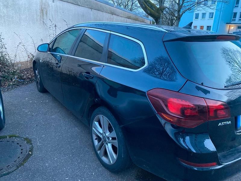 Gebraucht Opel Astra 160 PS (117 kW) 2011 Schwarz Kombi