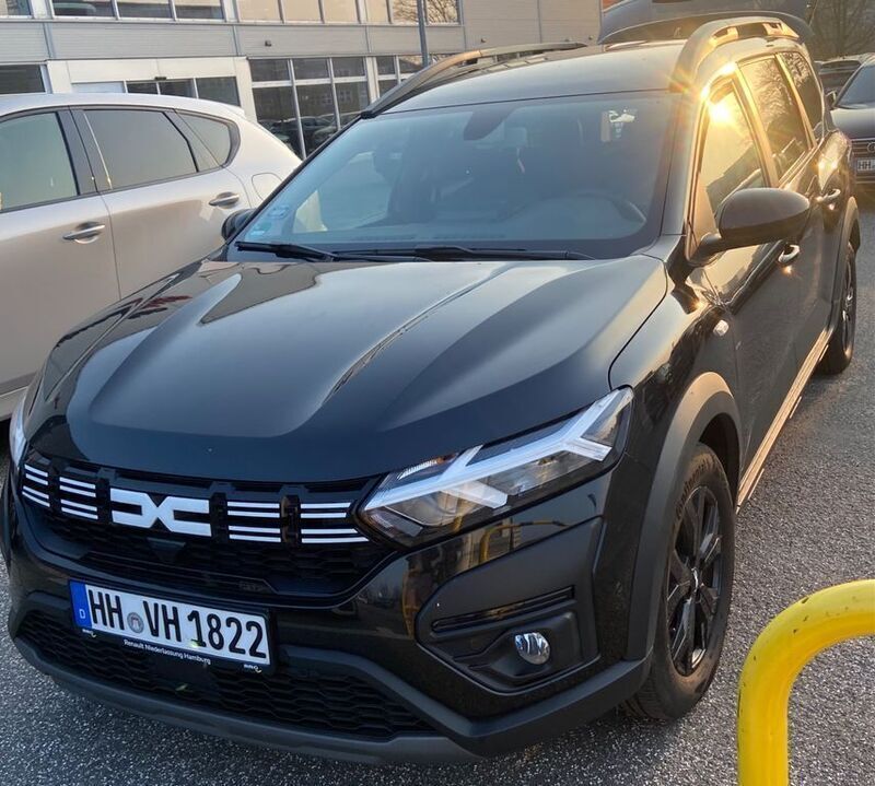 Schwarz Gebraucht 2023 Dacia Jogger Essentiel Kombi | 18.000 € (Fairer Preis) - Bild 1/4