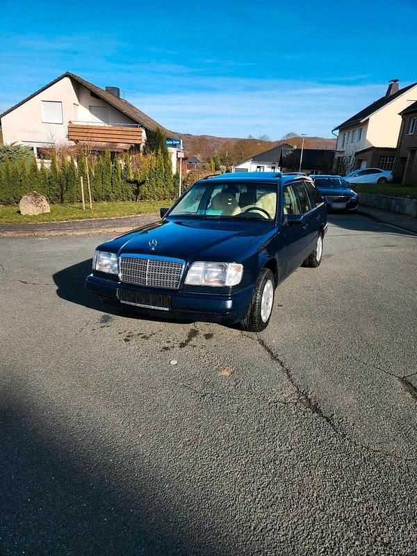 Second-hand Mercedes E280 193 CP (141 kW) 1995 Albastru Break