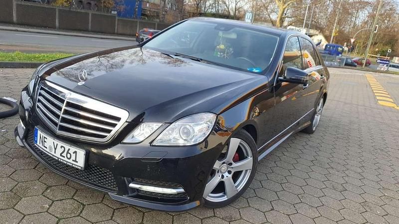 Gebraucht Mercedes E250 Avantgarde 204 PS (150 kW) 2013 Schwarz Limousine