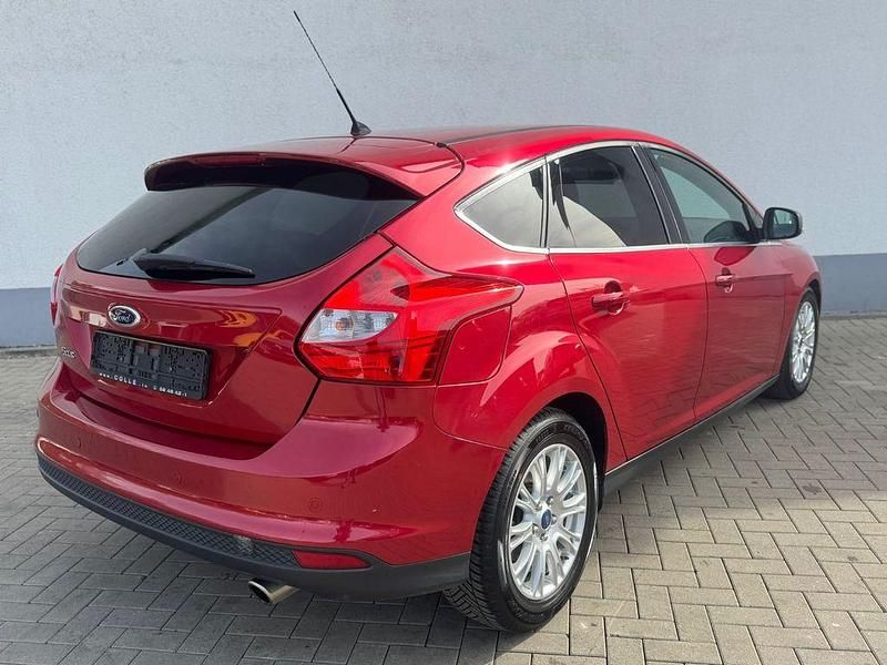 Gebraucht Ford Focus Titanium 163 PS (119 kW) 2011 Rot Limousine