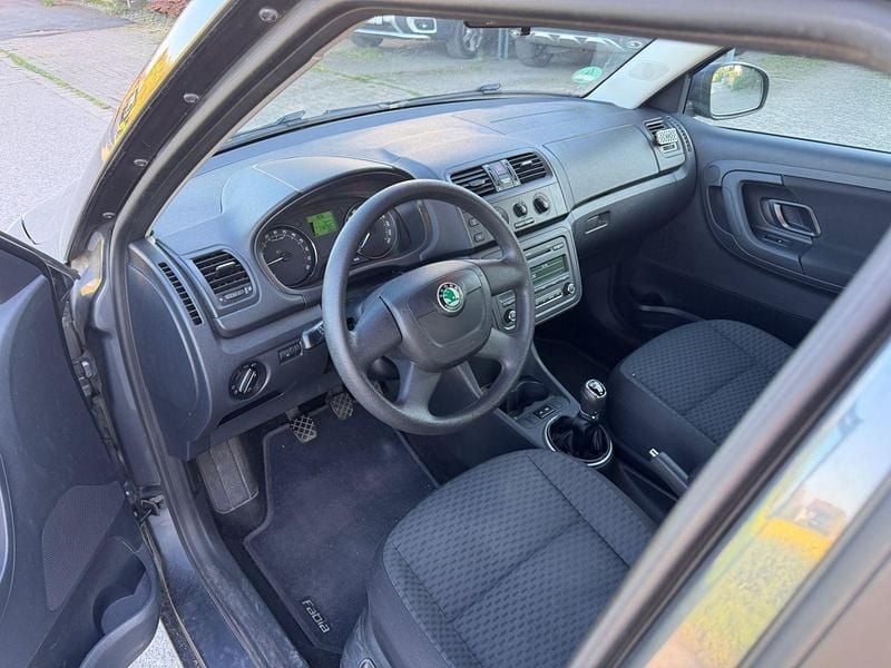 Second-hand Skoda Fabia Active 90 CP (66 kW) 2011 Gri Hatchback