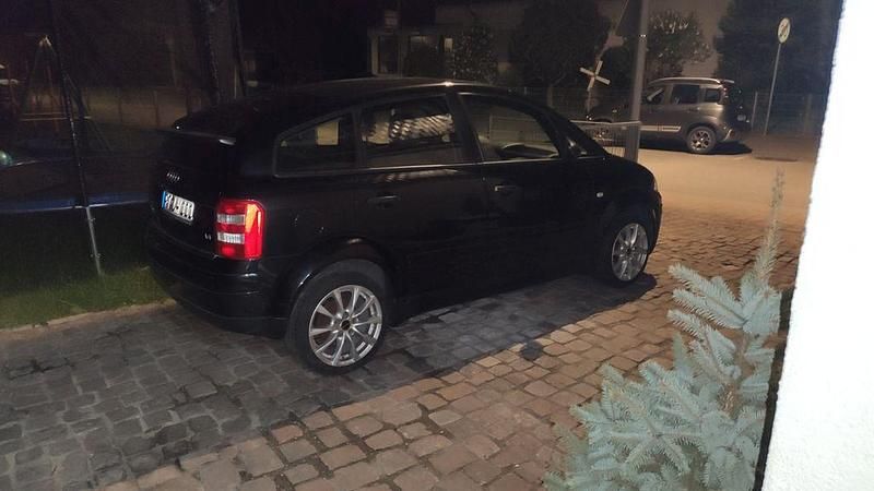 Schwarz Gebraucht 2001 Audi A2 Kleinwagen | 2.499 € - Bild 1/2