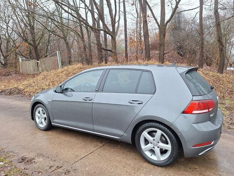 Gebraucht VW Golf VII 131 PS (96 kW) 2018 Grau Limousine