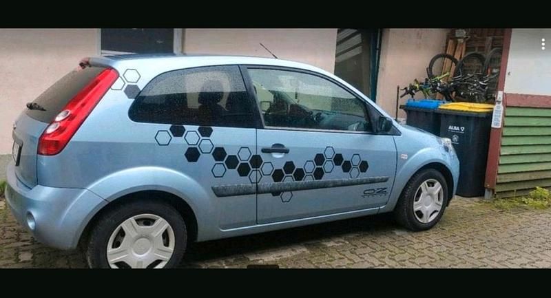 Blau Gebraucht 2006 Ford Fiesta Kleinwagen | 500 € (Superpreis) - Bild 1/4
