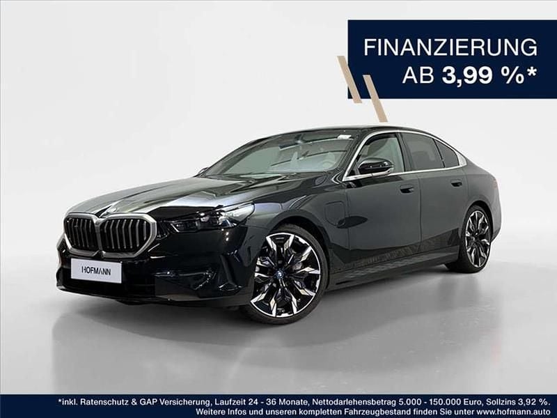Saphirschwarz metallic Gebraucht 2024 BMW 550 Limousine | 75.332 € - Bild 1/3