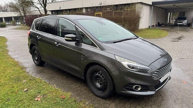 Gebraucht Ford S-MAX Titanium 190 PS (139 kW) 2018 Grau Van / Kleinbus