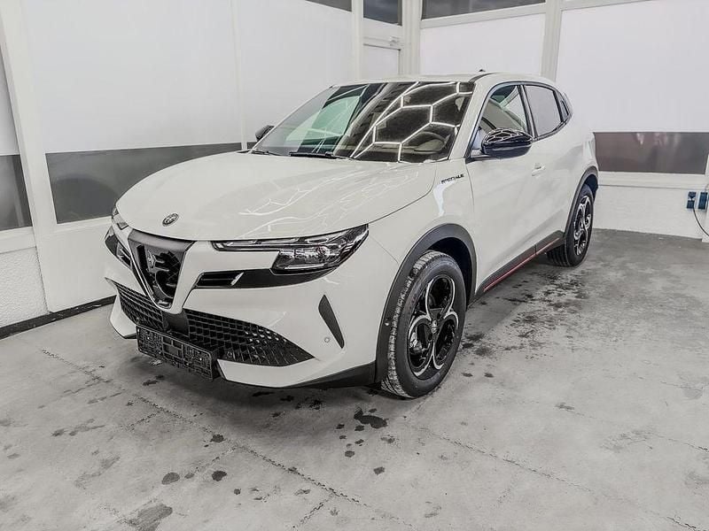 Neu Alfa Romeo GT Junior Edizione Speciale 148 PS (108 kW) 2026 Weiss 268 SUV