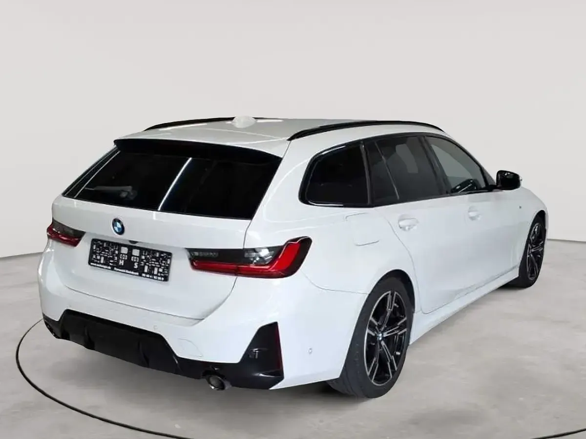 Gebraucht BMW 318 M Sport 150 PS (110 kW) 2023 Alpinweiß Kombi