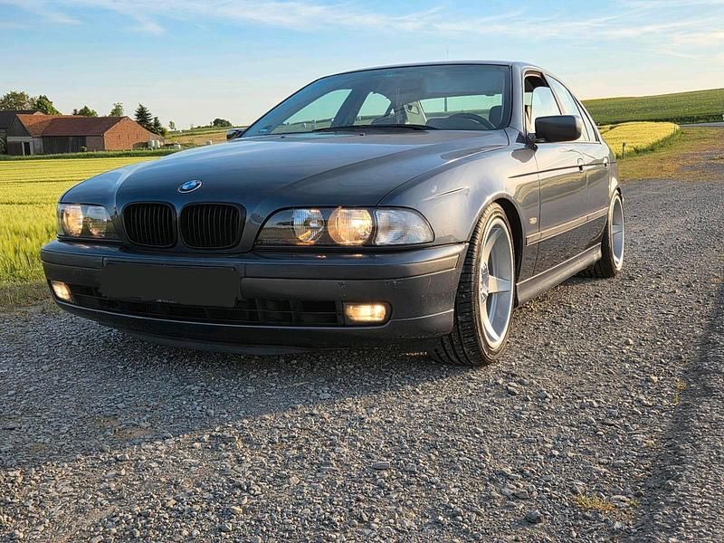 Grau Gebraucht 1997 BMW 528 Limousine | 2.500 € (Etwas zu teuer) - Bild 1/4