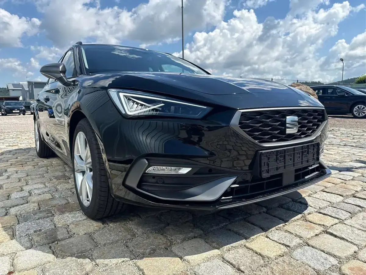 Neu Seat Leon FR 150 PS (110 kW) 2026 Midnight schwarz meta... Kombi