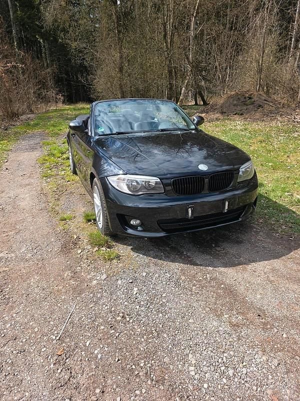 Gebraucht BMW 118 Cabriolet 143 PS (105 kW) 2011 Schwarz Cabrio