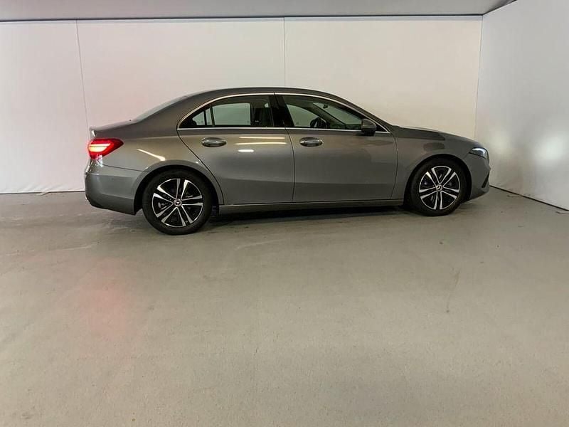 Gebraucht Mercedes A180 Progressive 136 PS (100 kW) 2024 Metalliclack mountaingrau Limousine