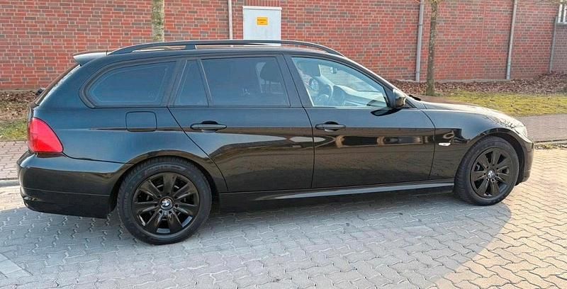 Gebraucht BMW 318 143 PS (105 kW) 2010 Schwarz Kombi