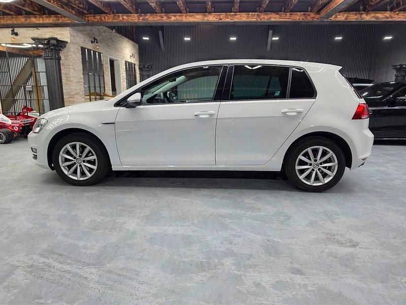 Gebraucht VW Golf VII LOUNGE 125 PS (91 kW) 2016 Weiß Limousine