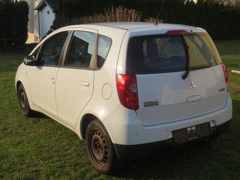 Gebraucht Mitsubishi Colt Inform 95 PS (69 kW) 2011 Weiß Kleinwagen