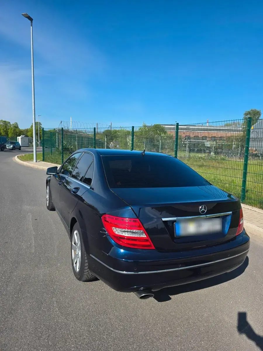 Second-hand Mercedes C220 Avantgarde 170 CP (125 kW) 2012 Albastru Berlinǎ
