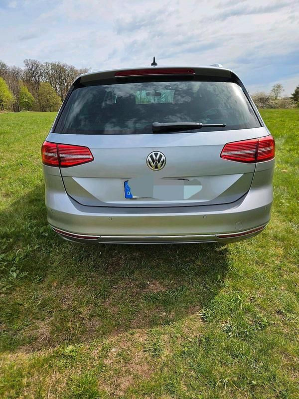 Gebraucht VW Passat 150 PS (110 kW) 2018 Silber Kombi