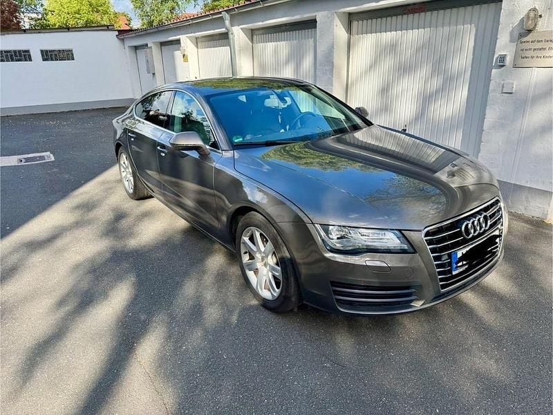 Grau Gebraucht 2011 Audi A7 Sportback Kleinwagen | 10.000 € (Guter Preis) - Bild 1/4