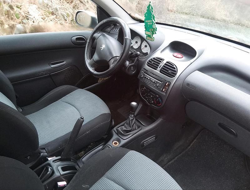 Gebraucht Peugeot 206 75 PS (55 kW) 2006 Silber Kleinwagen