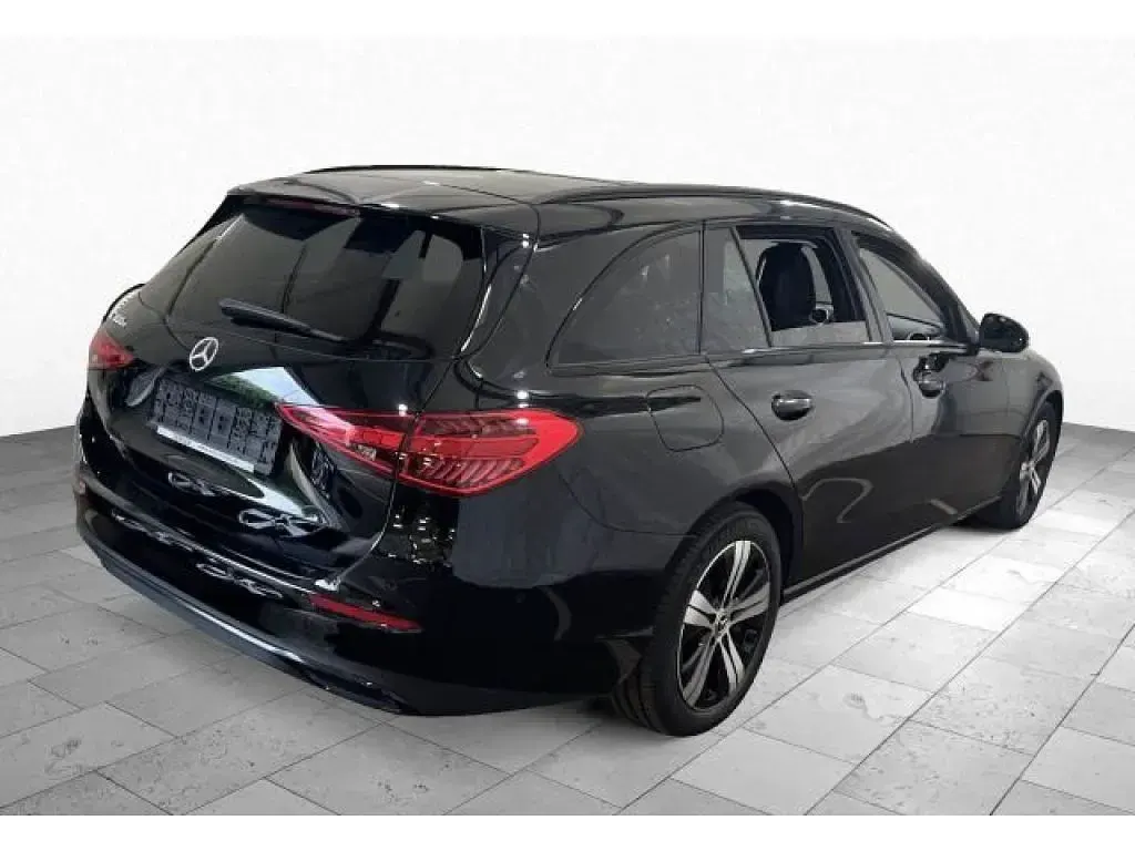 Gebraucht Mercedes C300e Night 313 PS (230 kW) 2023 Schwarz/baltic black Kombi