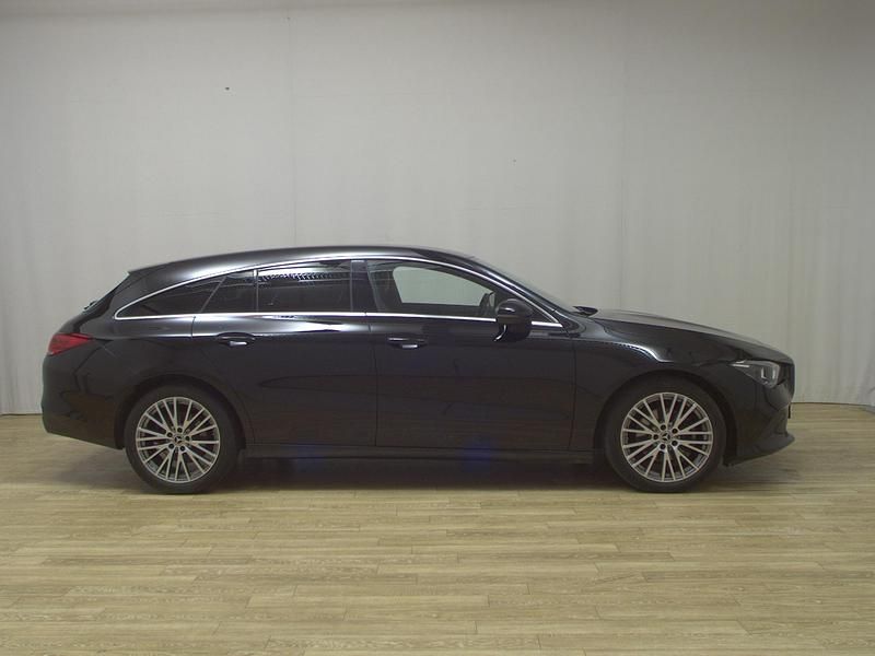 Nachtschwarz Gebraucht 2023 Mercedes CLA200 Shooting Brake Progressive Kombi | 24.980 € (Guter Preis) - Bild 1/4