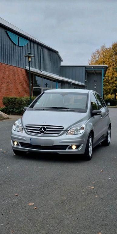 Silber Gebraucht 2007 Mercedes B180 Van / Kleinbus | 2.800 € (Teuer) - Bild 1/4