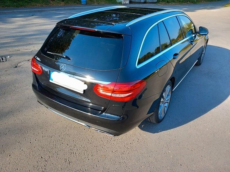 Gebraucht Mercedes C350e Avantgarde 279 PS (205 kW) 2016 Schwarz Kombi