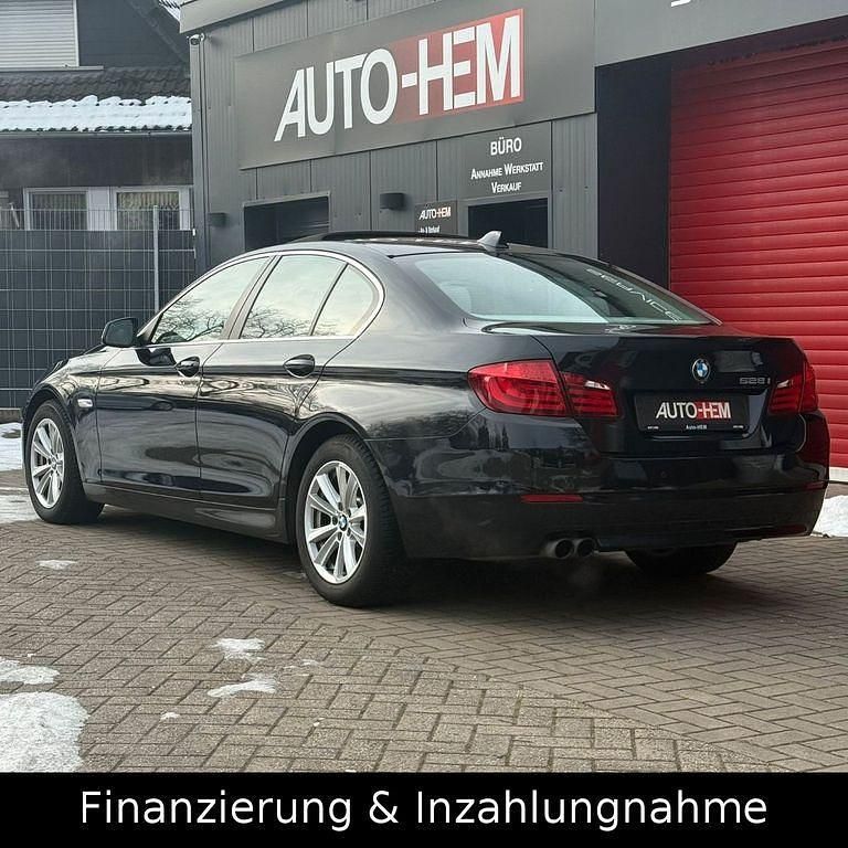 Gebraucht BMW 528 Sport Line 258 PS (189 kW) 2010 Schwarz Limousine