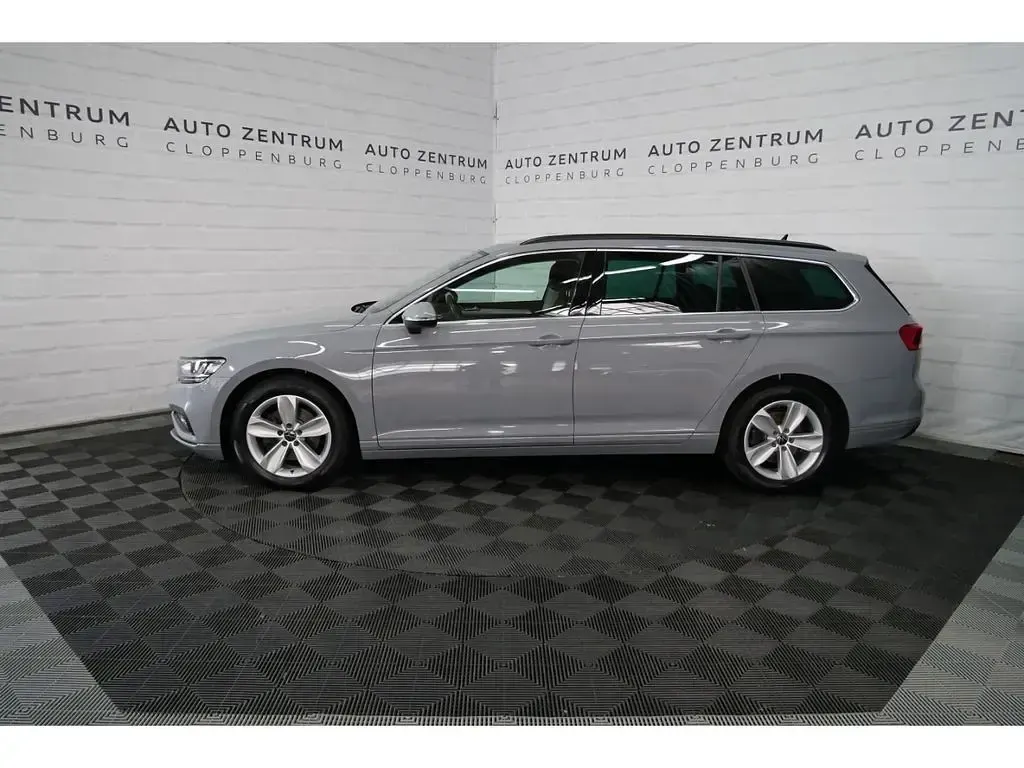 Gebraucht VW Passat Business 200 PS (147 kW) 2023 Grau Kombi
