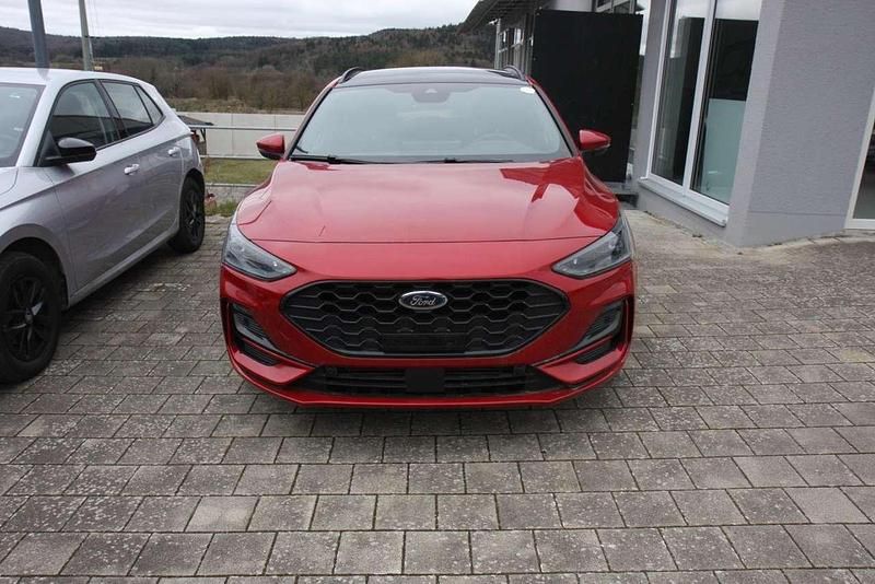 Gebraucht Ford Focus ST-Line X 155 PS (114 kW) 2024 Fantasticrot Kombi