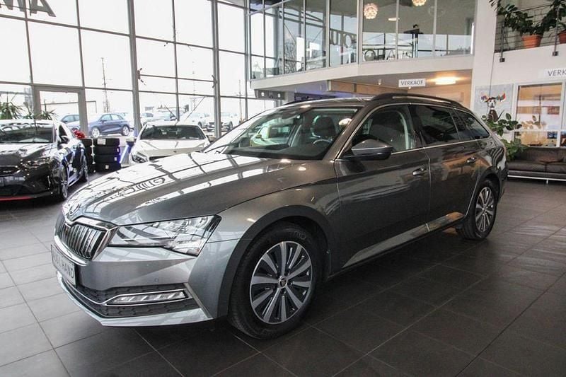Grau Gebraucht 2022 Skoda Superb Ambition Kombi | 20.899 € (Guter Preis) - Bild 1/4