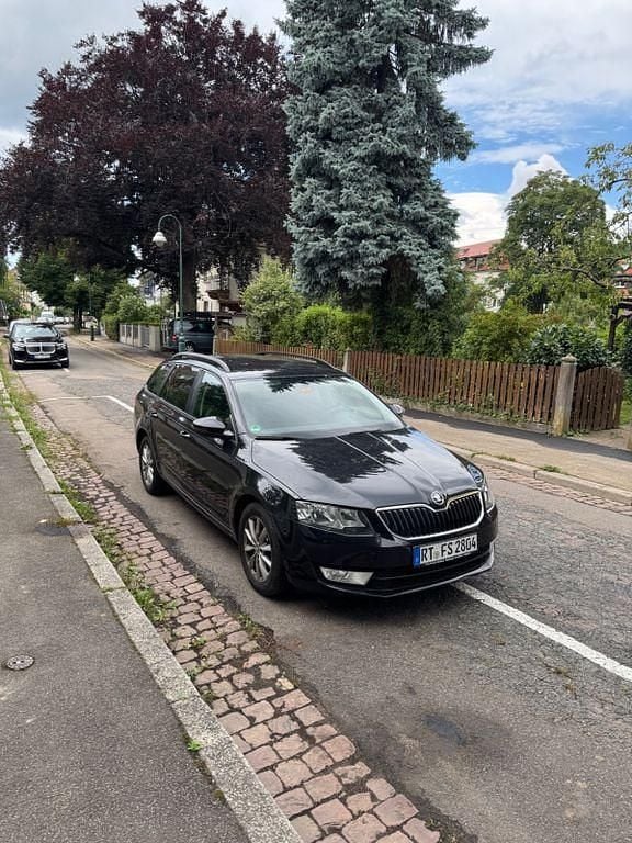 Schwarz Gebraucht 2016 Skoda Octavia Style Kombi | 8.990 € (Guter Preis) - Bild 1/4